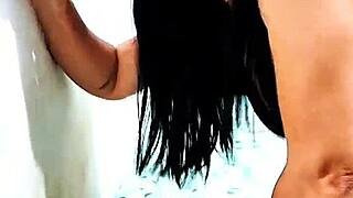 porn� interracial de halloween com �leo nos seios enteada branca gostosa chupa o padrasto negro e bem dotado