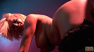 milf strippers with big tits get aroused enough to start an anal foursome with their clients 😏