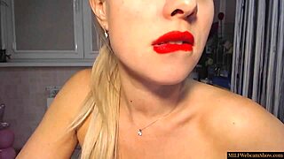 Hot blonde milf webcam model shows off her great ass and wide hips