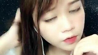 uplive em gái việt hàng ngon show trọn trên livestream, casual