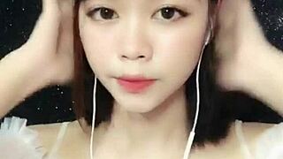 uplive em gái việt hàng ngon show trọn trên livestream, casual