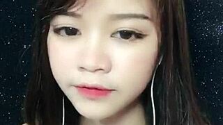 uplive em gái việt hàng ngon show trọn trên livestream, casual