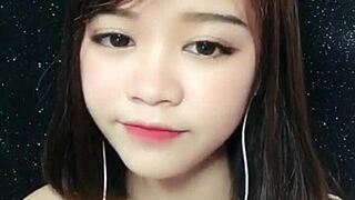 uplive em gái việt hàng ngon show trọn trên livestream, casual