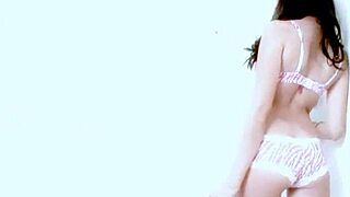 Monica Austin Testing A New Kitchen