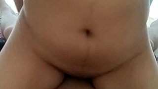 chica universitaria con grandes tetas quiere que le den por el culo