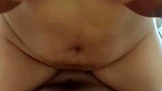 chica universitaria con grandes tetas quiere que le den por el culo