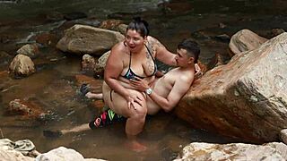 follando en el rio con un chico vergon al aire libre bajo el sol