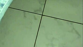 Corriendo en el culo de mi cuñada después de la fiesta