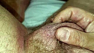 amatoriale sega erotica geme e si sega nel letto - cazzo duro da prendere in bocca