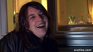 R�si Fingers Her Shaved Pussy in Intimate Solo Play