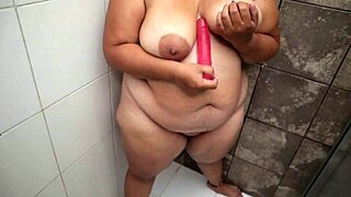 BIG ASS BBW MASTURBATES IN SHOWER