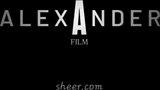 ti piace guardare questo ragazzo che sborra duro sul suo cazzo sexy mentre lo sega?