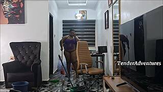 i luv watchin chubby ebony milf shakin her huge ass naked doin chores... damn