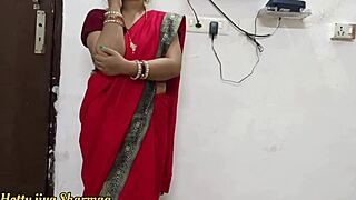 Horny Indian housewife begs painter to fuck her wet slit