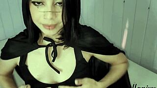 A Bruxa Bellanixx Invade Meu Quarto No Halloween Cheia De Travessuras Interraciais Com Meu Monstro