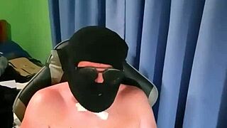 Arnold Sylver's curvy bodybuilder hips sway in super sensual erotic baile