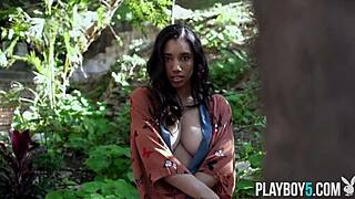 damn this ufc octagon girl is one hot black milf with those huge natural tits 🍈🍈