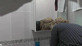 hey my sexy blonde milf wife calls neighbor to fix kettle then he bangs her doggy on bed 💋🍑💦