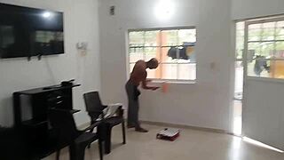 Mi Vecino Viejo Chupa Mi Gran Culo Y Termina Eyaculando En Mi Cara!