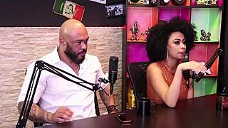 Gostosa Ruiva Chupa Pau Enorme e Fode Buceta Apertadinha