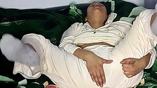 Amateur solo girl wakes up early for intense masturbation squirt session