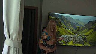 i paused my girlfriend but her wet mouth sucks and hands stroke nonstop