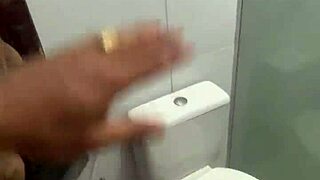 Famous married woman from Recife meets Flamengo player in vacation bathroom for secret rendezvous