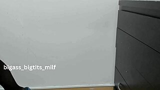 omg this bbw milf's huge ass and tits... doggystyle fingering her big pussy and twerking feet!!