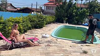 piscineiro bends over juicy blonde patroa for massive cock doggy in homemade heat 🔥🍑