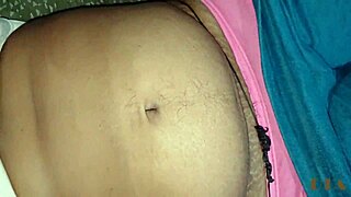 Desi girl's tight pussy affair leaked?