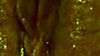 Trio lesbico alternativo besa y lame coños con juguetes listos para follar