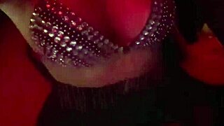 Fiquei cheia de tesão na balada dando rapidinha no banheiro