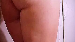 karamelovzla shakes her fat juicy 18+ latina ass n spreads for gym solo tease