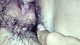 vagina sucia de mi vecina chupada antes de meterla en su cuarto