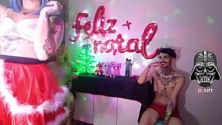 Vem brincar no Natal com a gente, nerd brasileiro de pauzão tatuado fode cosplay pés descalços sem camisinha! 😏👣