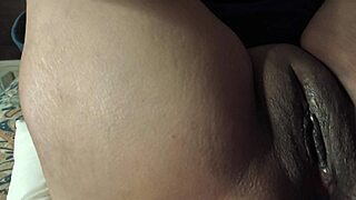 mi suegra llega del trabajo y me pide que la coja duro ya