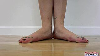 Curvy inked brunette milf kali ryder gives sloppy rimjob and passionate ass worship