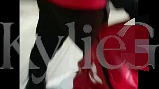 Delivery Guy Finally Gives In to Horny Housewife's Cravings After Many Tries