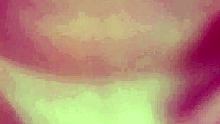 fodendo a loirinha casada no banheiro o corno tava jogando no quarto