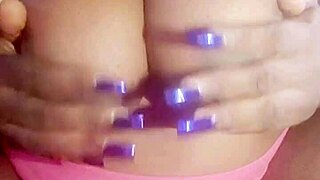 brownsugarheart reveals her plump beautiful nipples in steamy update