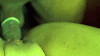 depois de realizar o FETICHE dela... ele acabou com a bucetinha rosa bem fodida!