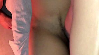 MARIDO CHAMA FUNCIONÁRIO PAUAZUDO PARA FODER ESPOSA PUTA E CORNO HUMILHADO NA FRENTE DELA