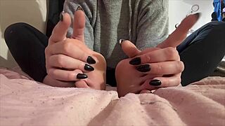 ARTEMISIA'S MILF FEET FETISH WITH LONG NAILS AND HAND WORSHIP SESSION