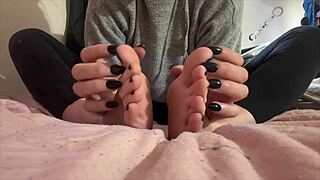 ARTEMISIA'S MILF FEET FETISH WITH LONG NAILS AND HAND WORSHIP SESSION