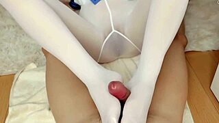 白丝足交腿交多姿势玩到射腿上白丝美腿诱惑