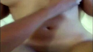 😘 Parte 2 sexy chica gets ass massage turns into rimjob kisses and pussy fuck!