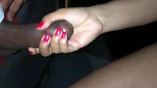 fui no swing distribuindo buceta no glory hole pauzão na boca marido punhetando