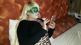 gostosa loira milf scartlett takes two huge bbc from dotados