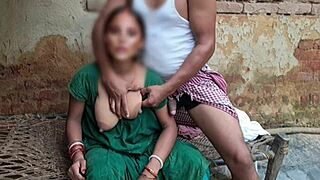 Indian bhabi cheats on hubby with long creampie in hairy pussy