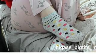 love playing with my milf feet in socks for that hot foot fetish tease 😍👣